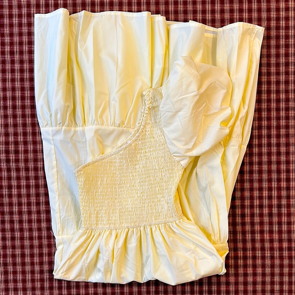 Woman’s NWTs Billy J Pastel Yellow Puff Sleeve Dress